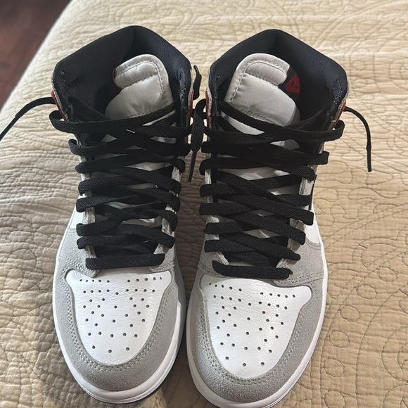 Air Jordan Nike 1 Retro High OG Smoke Gray Sneakers - Picture 3 of 11